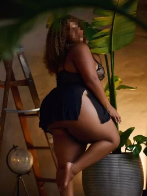 מארחת רק אותך